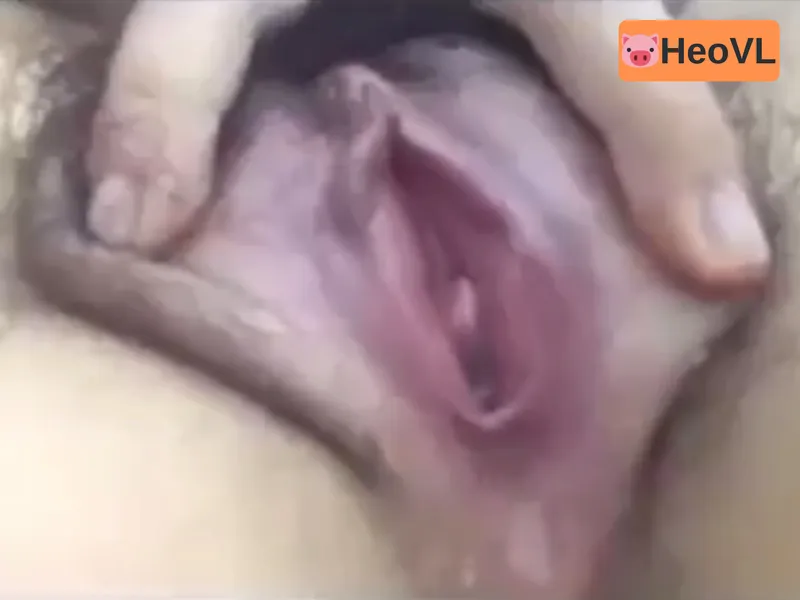 Em người yêu show cận cảnh cô bé đang thở